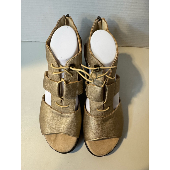 JBU Memory Foam by Jambu Gold Sandals Size 9M - Picture 1 of 9